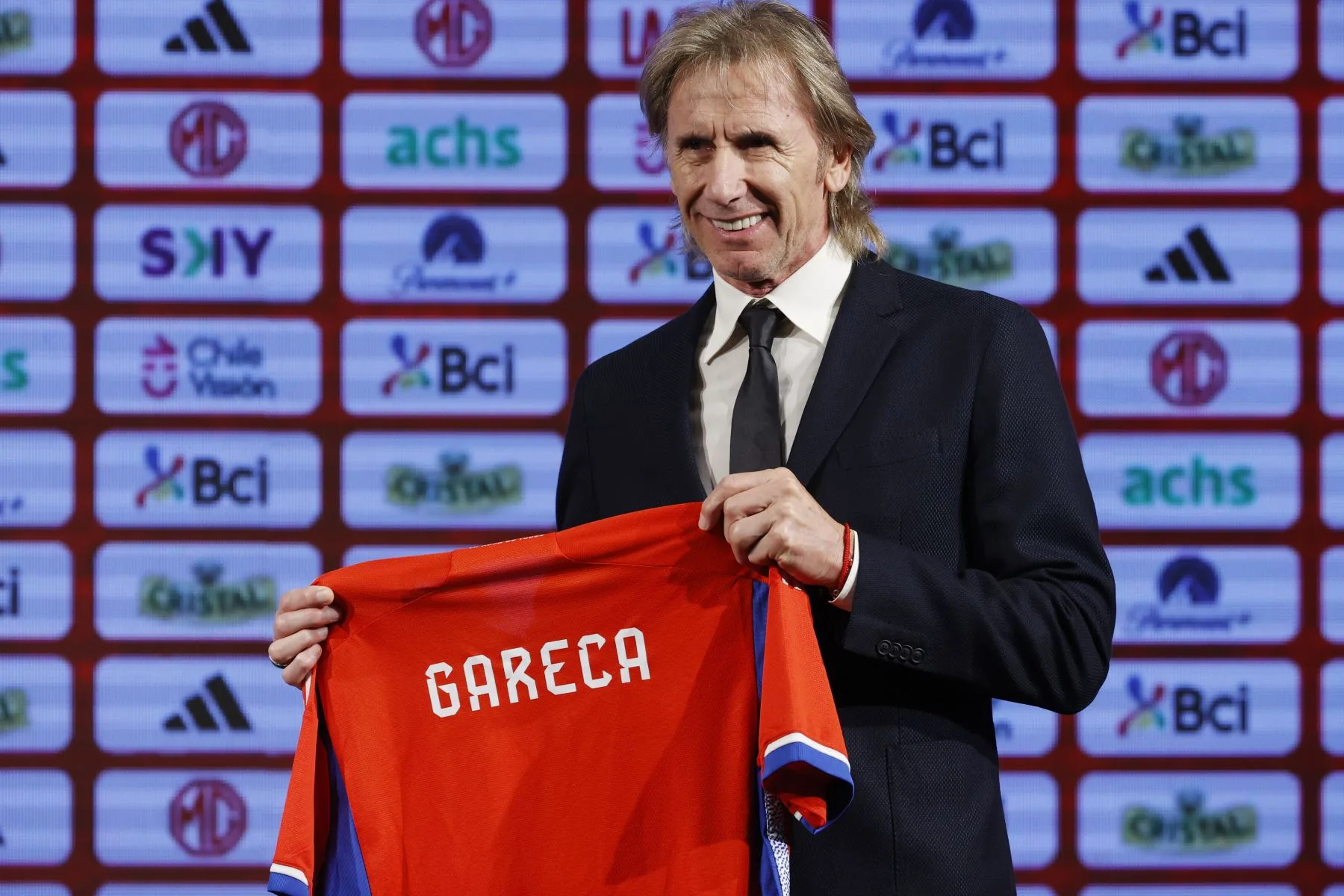 Gareca abre las puertas de La Roja a Marcelo Díaz y destaca su competitividad en reunión con el volante