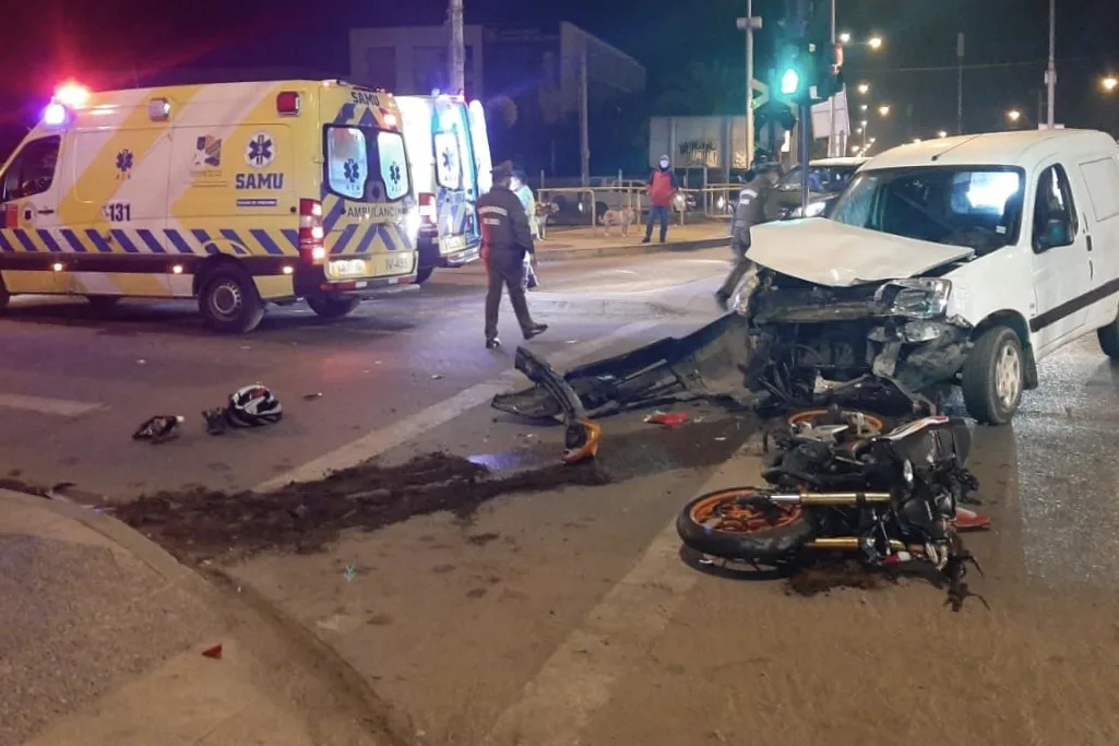 Fatal accidente en La Serena: Conductor ebrio estrella su vehículo contra barrera, causando la muerte de su acompañante en Ruta 5