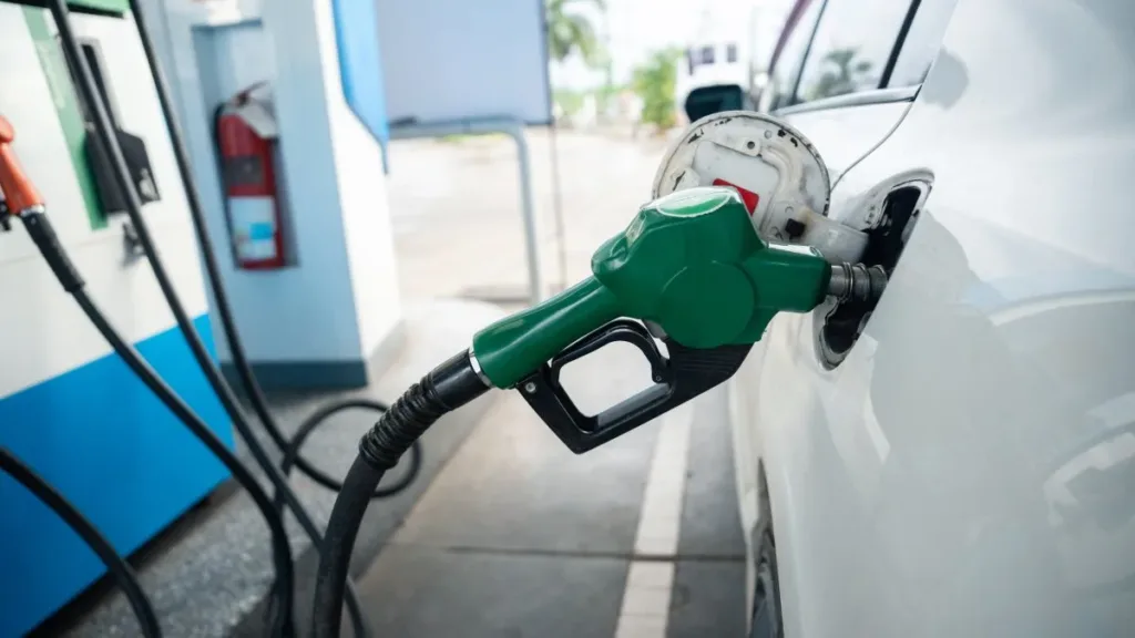 Impacto en el bolsillo previo al superlunes: Combustibles subirán fuertemente desde este jueves.