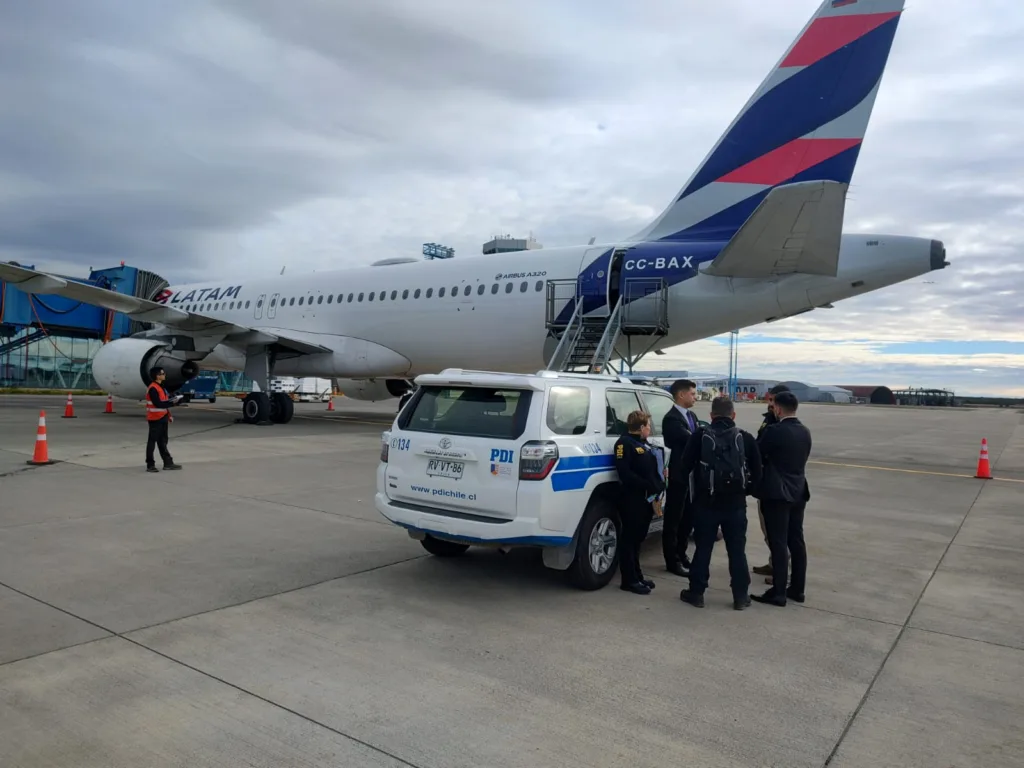 Tragedia aérea: Turista británico fallece en vuelo entre Islas Malvinas y Punta Arenas.