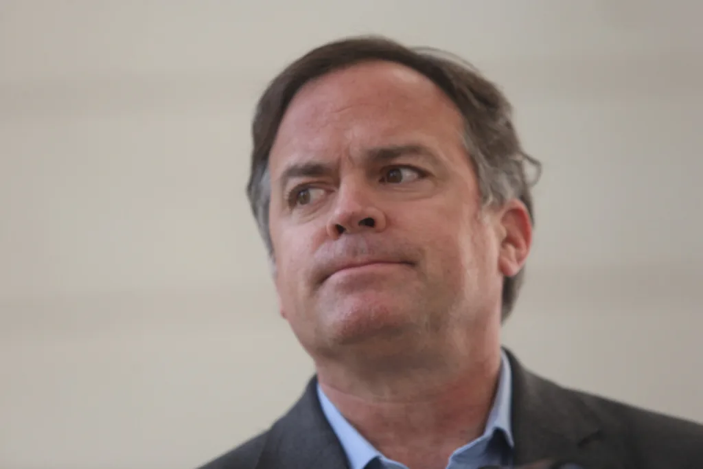 Senador Walker sugiere hacer pruebas de drogas en todos los poderes del Estado, ante la polémica del juez Urrutia.
