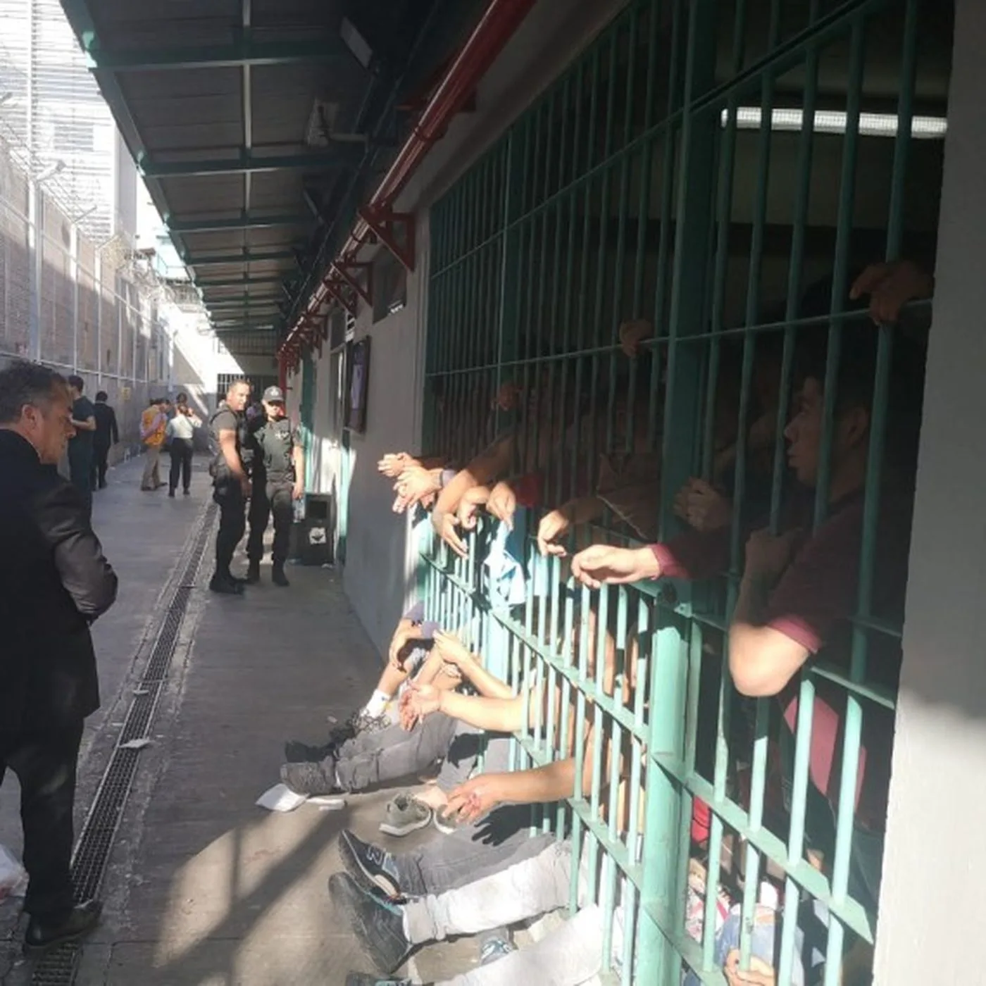 Dos miembros del Tren de Aragua se apuñalan en Cárcel de Alta Seguridad.