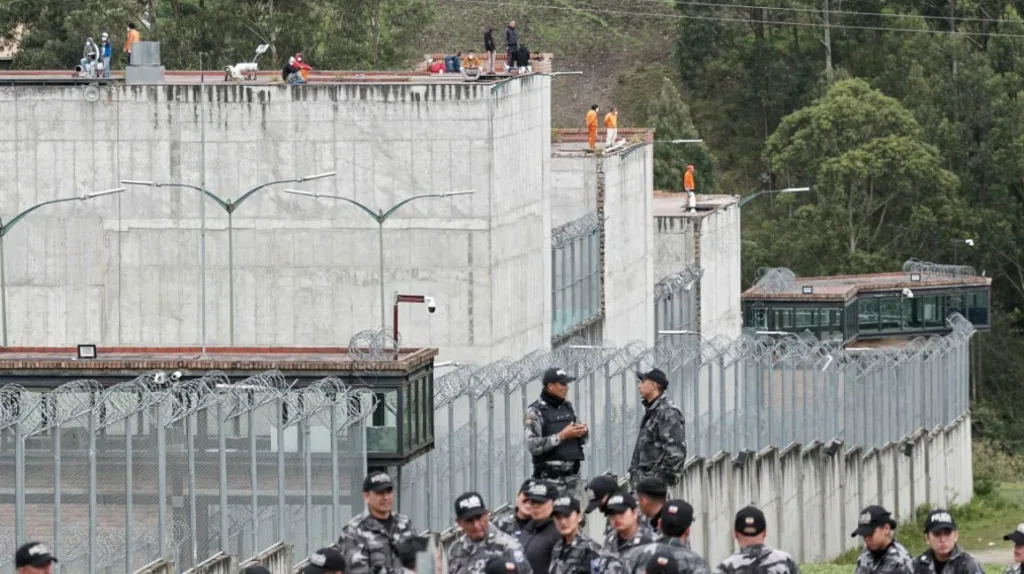 Fuerzas Armadas de Ecuador afirman haber recuperado el control de las cárceles de manos del crimen organizado
