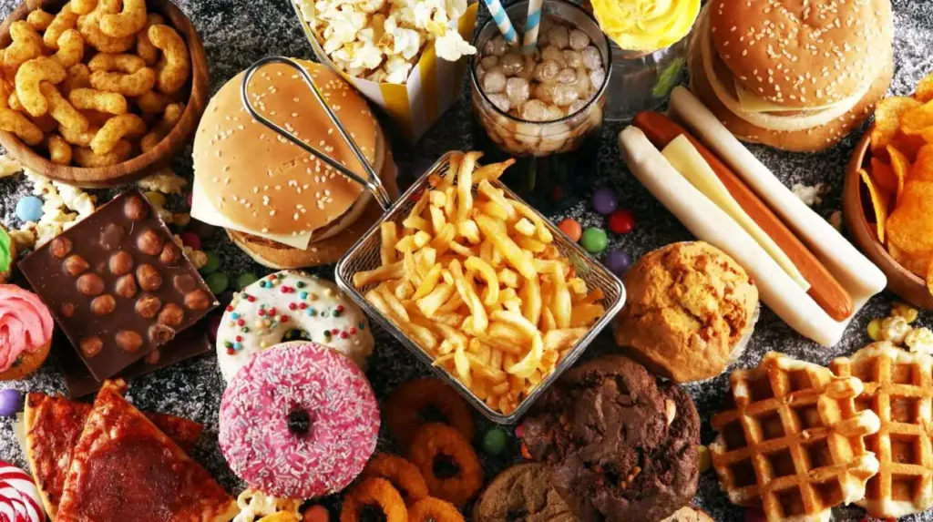86 % de los chilenos no cumple con las recomendaciones básicas de una buena alimentación
