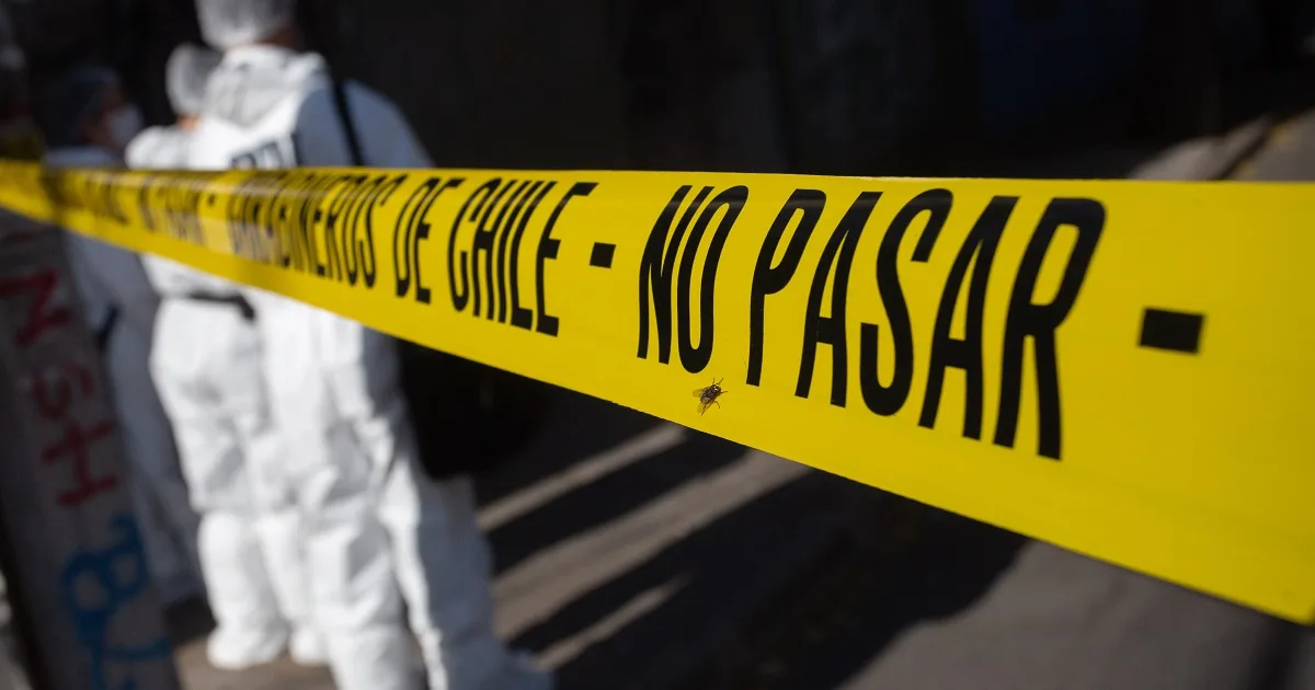 Amplían detención de individuo que apuñaló a su pareja y la ocultó en una maleta en Maipú.