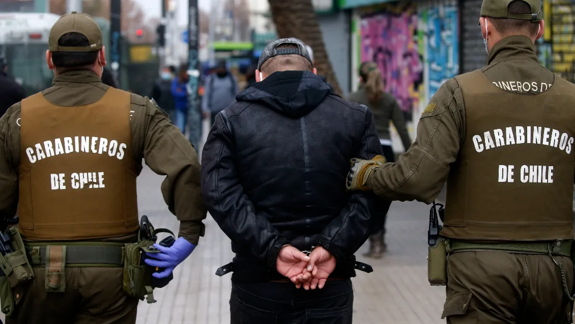 Carabineros reveló la cantidad de extranjeros detenidos por porte ilegal de armas en 2023.