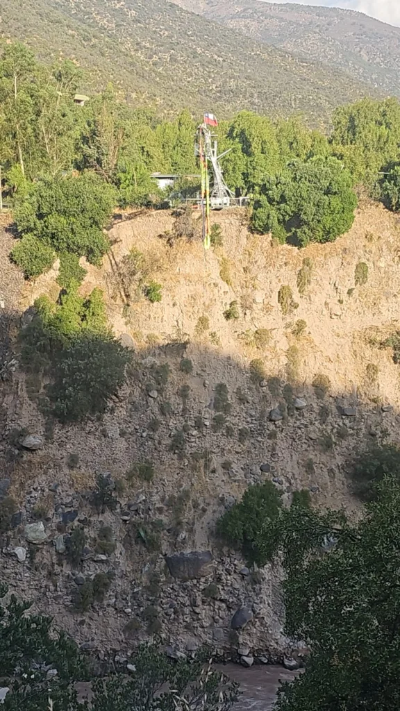 Muerte en salto de bungee: lugar del incidente en el Cajón del Maipo, destino de turismo aventura.