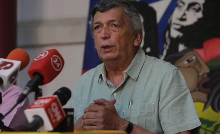 Carmona (PC) No Polemiza con Boric sobre Venezuela: «Él Define la Política Exterior»