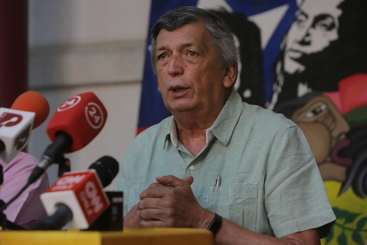 Carmona (PC) No Polemiza con Boric sobre Venezuela: «Él Define la Política Exterior»