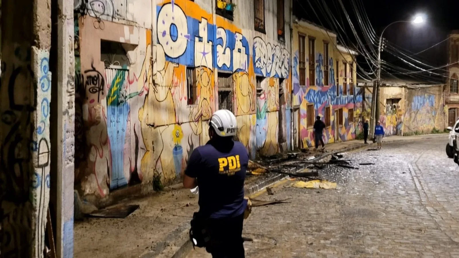 Tragedia en Valparaíso: Niños de 13 y 16 años mueren en incendio en cerro Cordillera.