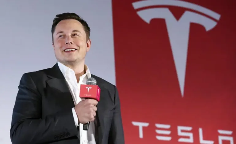 Elon Musk visita planta de Tesla en Alemania tras reanudación de producción tras sabotaje.