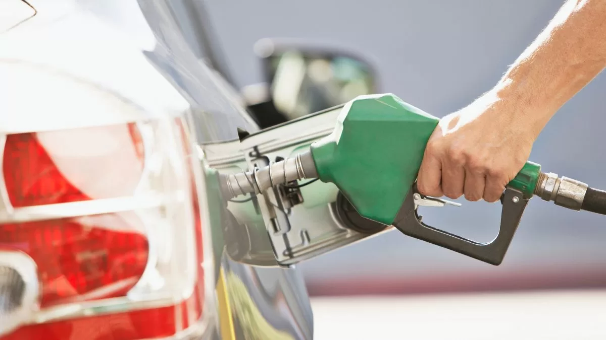Proyecto para reducir en un 50% el impuesto específico a los combustibles tiene solicitud de urgencia por parte de diputados de la UDI.