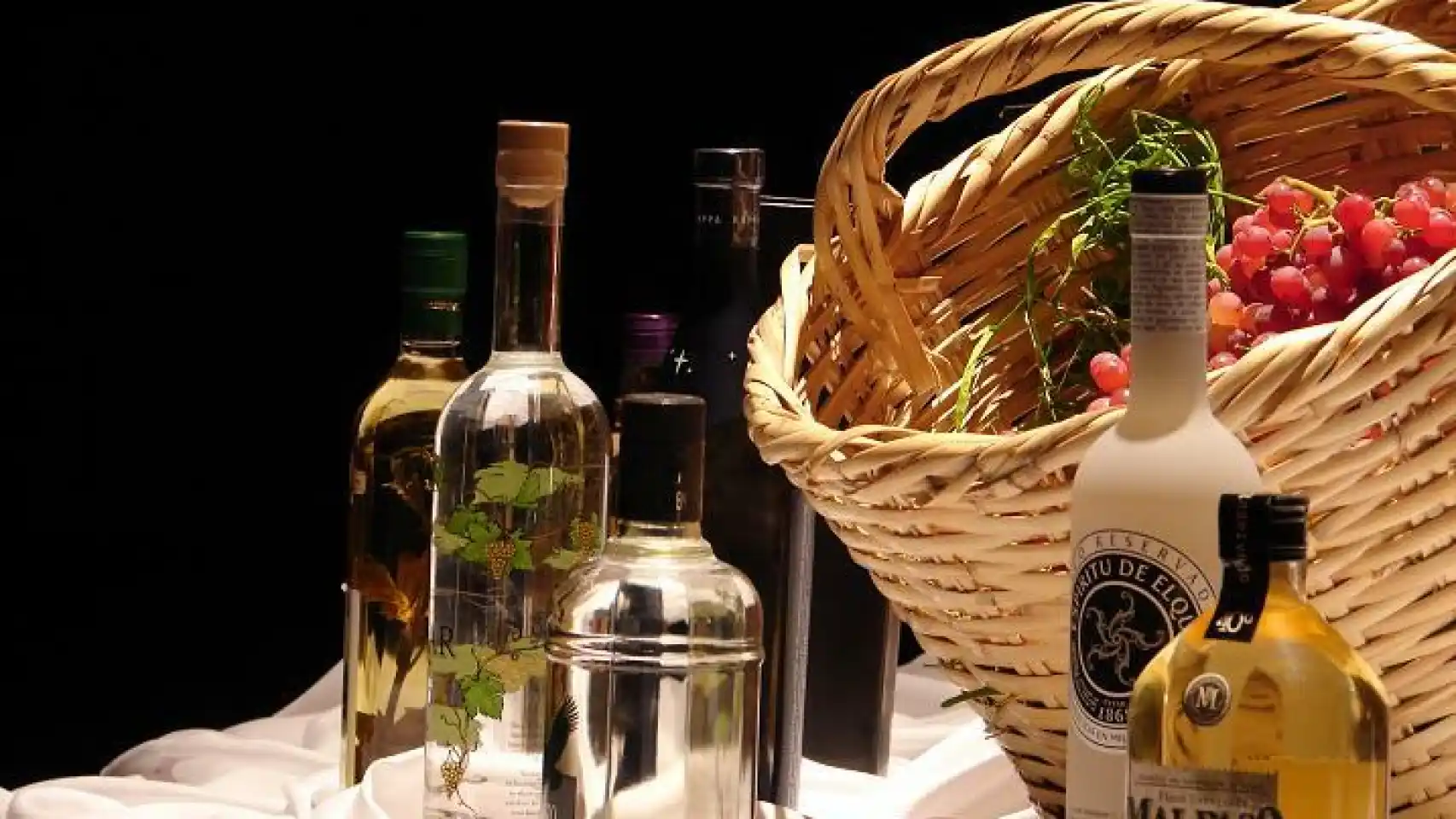 El pisco chileno se posiciona entre los 50 mejores licores del mundo, según el ranking de Taste Atlas