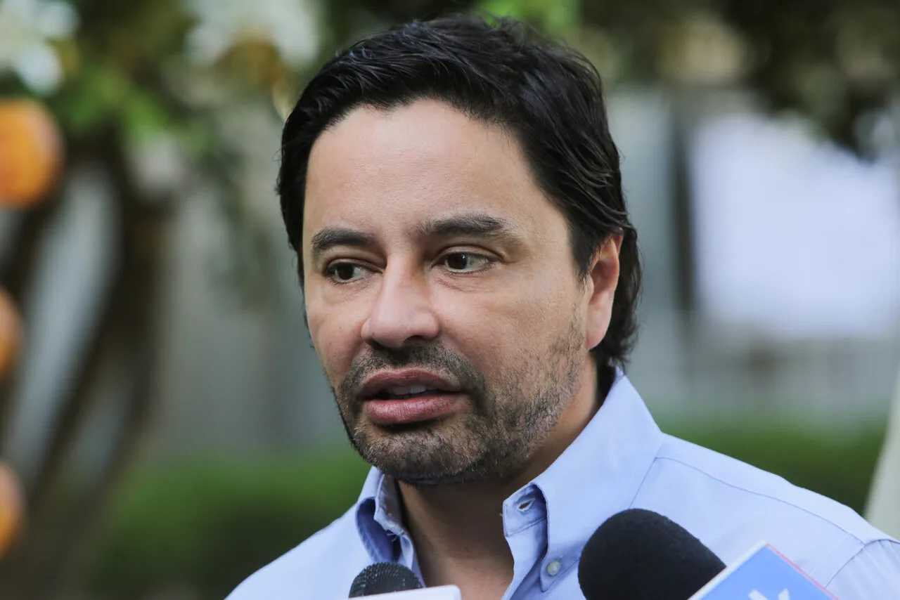 Intento de ataque al alcalde Carter por parte de habitantes de la Toma Dignidad tras su decreto de desalojo.