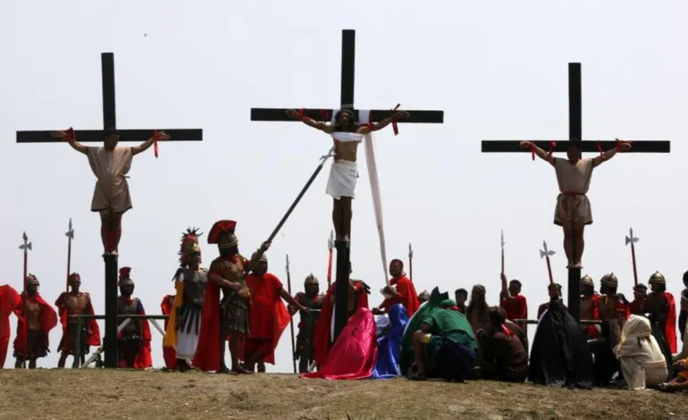 Ceremonias Extremas del Viernes Santo en Filipinas: Crucifixiones y Flagelaciones