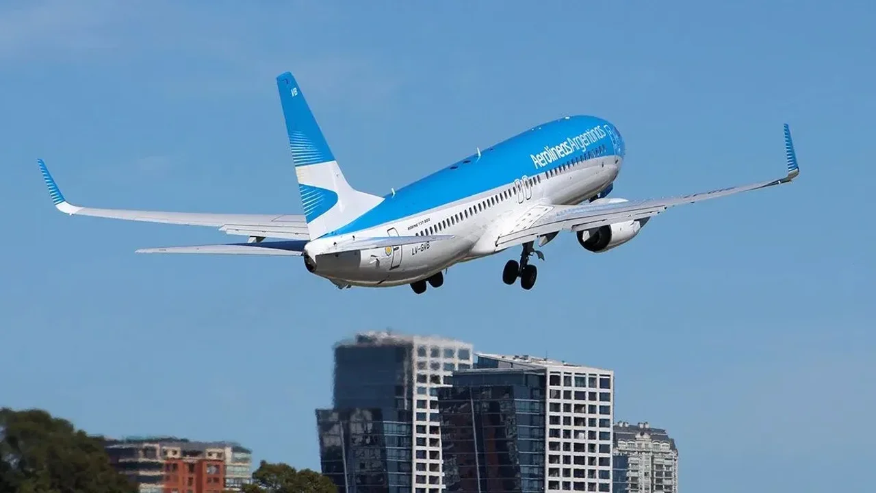 Venezuela prohíbe el sobrevuelo de aviones argentinos en su espacio aéreo.