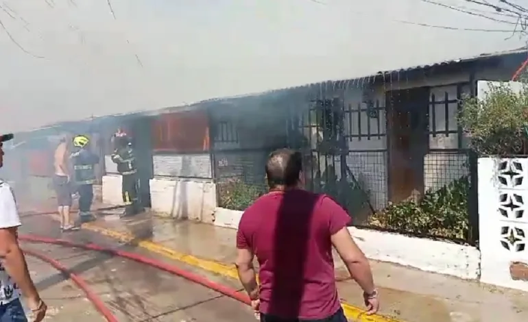 Incendio en Quilpué destruye por completo una vivienda y afecta a otras tres