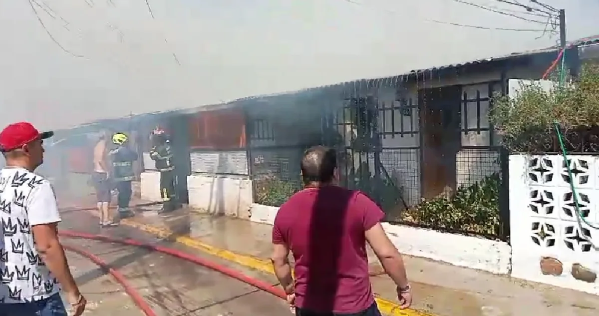 Incendio en Quilpué destruye por completo una vivienda y afecta a otras tres