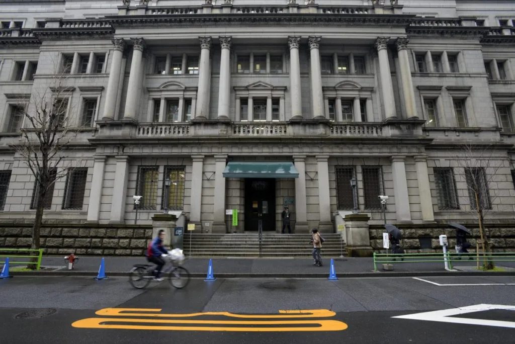 El Banco de Japón eleva su principal tasa de interés  por primera vez en 17 años