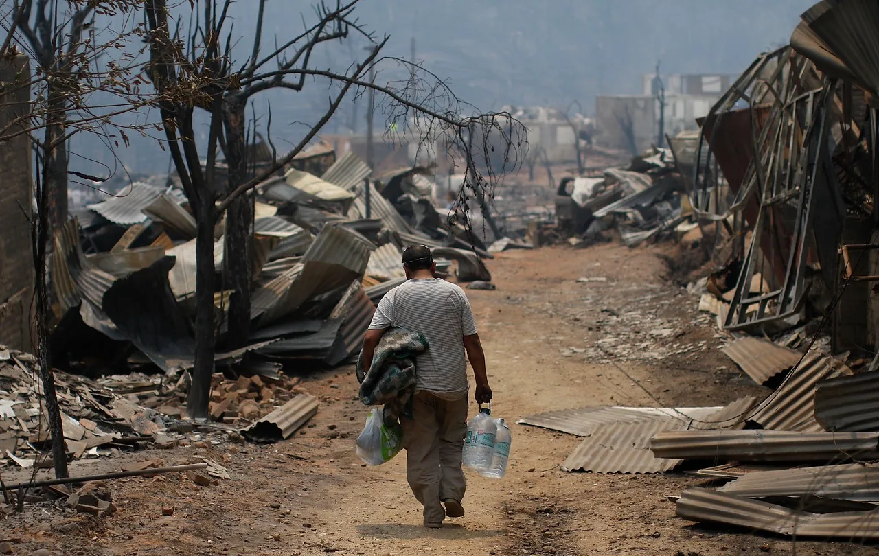 Fraude en cifras: Solo 35 de 900 fichas FIBE de víctimas de incendios en Valparaíso son reales.