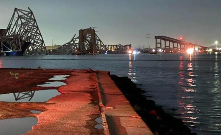 Barco que impactó puente en Baltimore transportaba sustancias químicas peligrosas