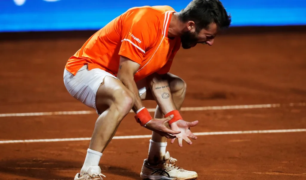 Los gestos de verdugo de Jarry que ‘calentaron’ a los hinchas en el Chile Open.