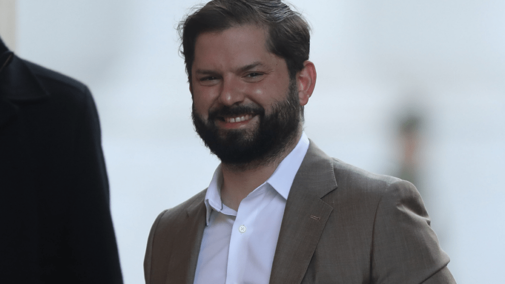 Boric critica el ‘anticomunismo visceral’ de sectores políticos contra el PC.