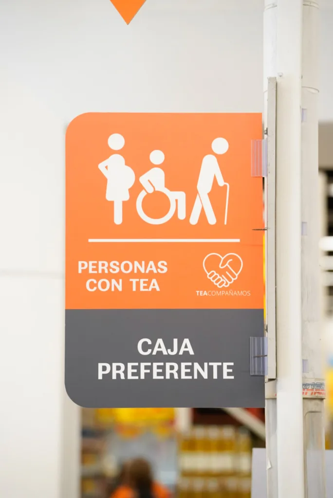 Mayorista 10 lanza «TEAcompañamos», un horario especial para personas con Trastorno del Espectro Autista (TEA)