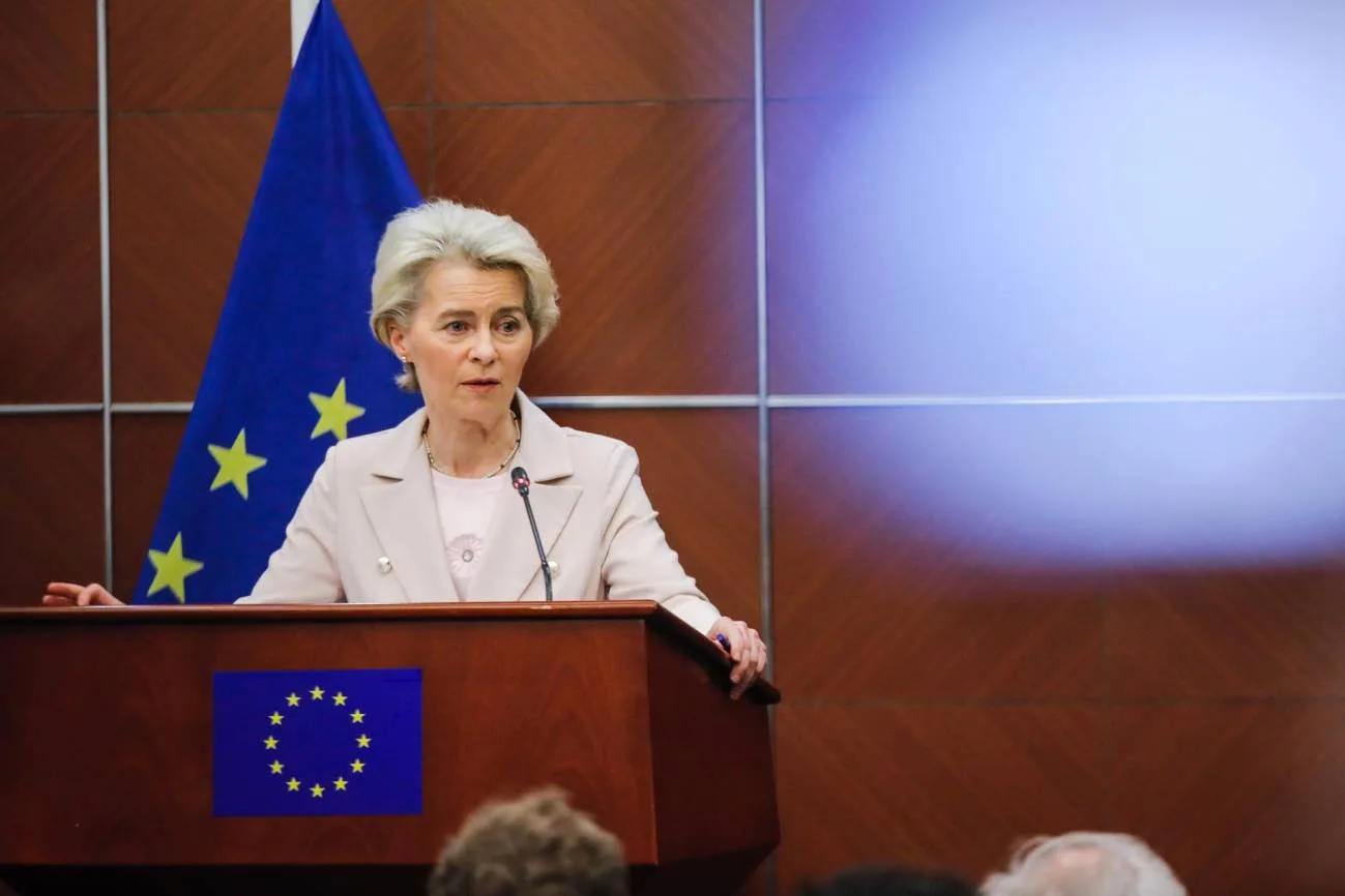 Parlamento de la UE ratifica la primera ley de Inteligencia Artificial del mundo.