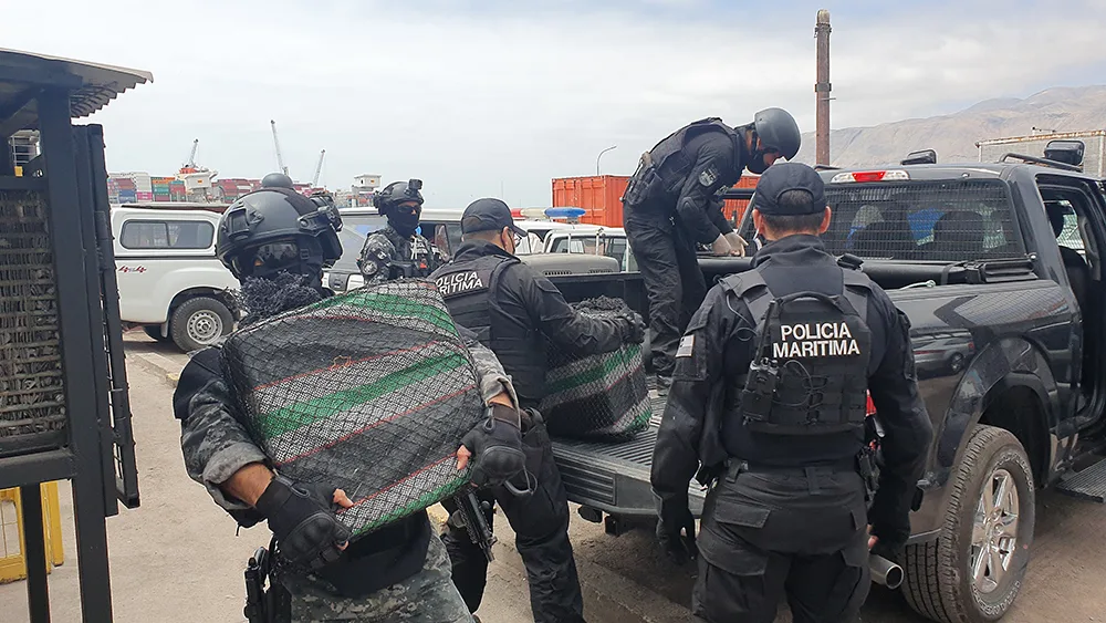 Banda condenada a 28 años por tráfico de drogas trasportada via marítima desde Iquique a Valparaíso.