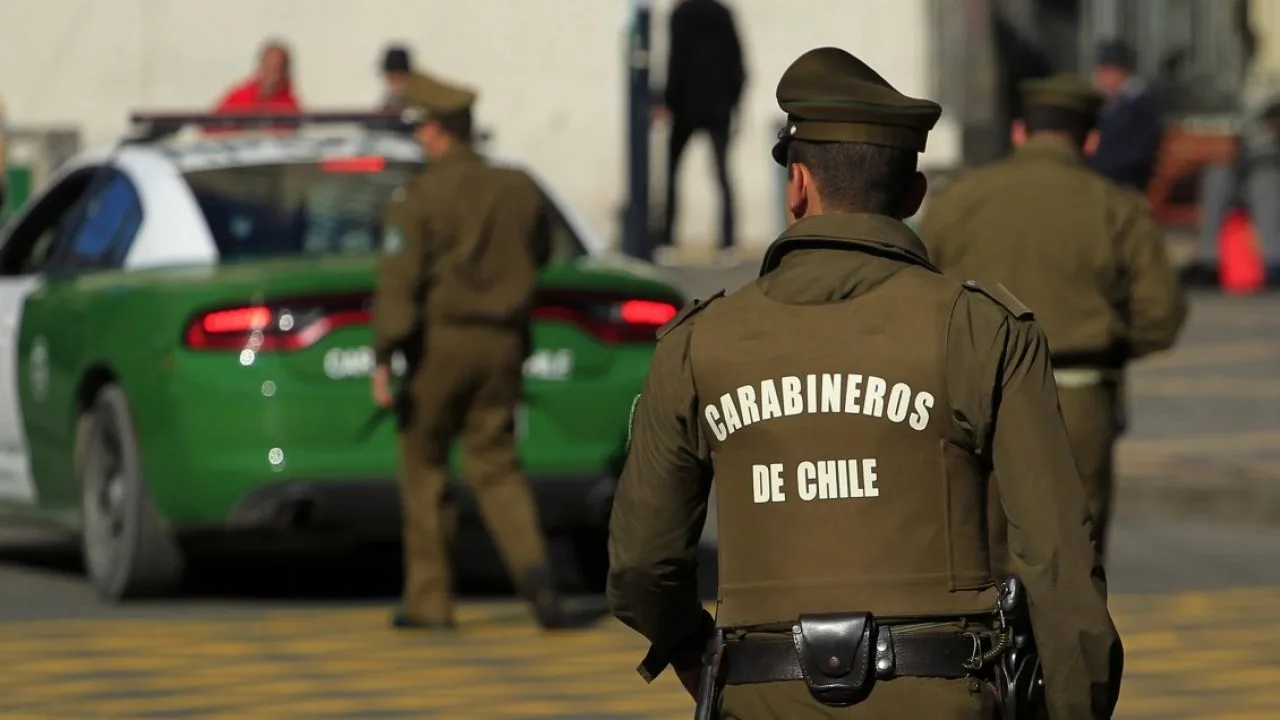 Persecución policial en Peñalolén: Dos detenidos tras intento de atropello a carabineros.