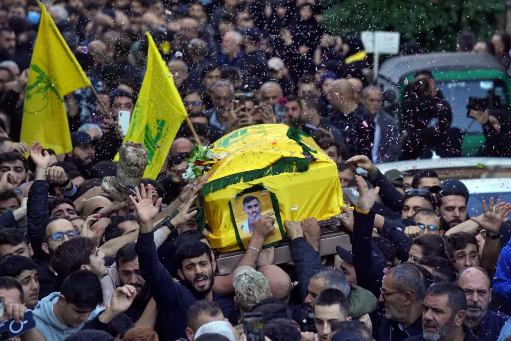 Hezbolá e Israel experimentan una de las peores escaladas de violencia en su historia, con más de 300 muertos.