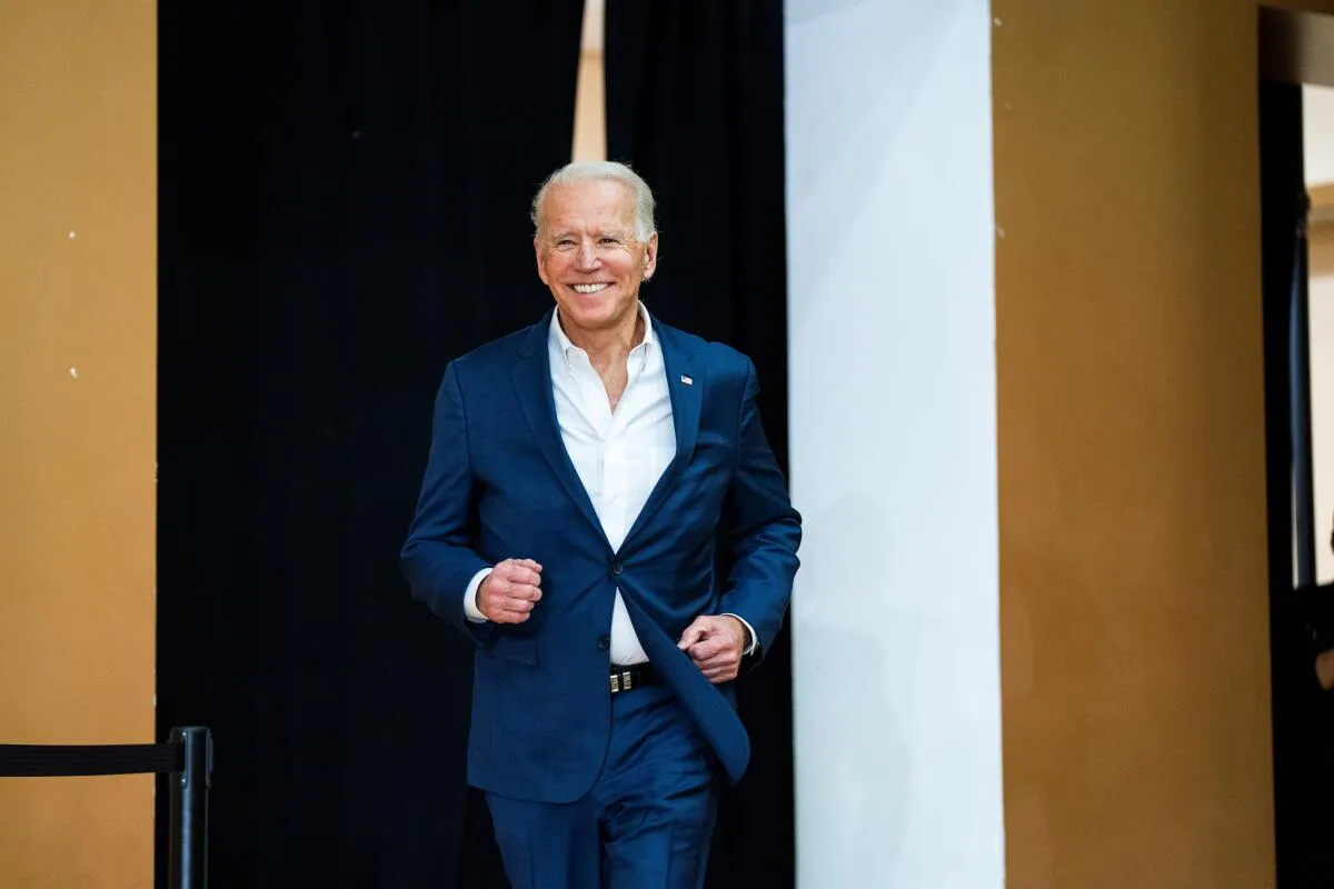 Nueva Iniciativa de Biden para Atraer el Voto Latino