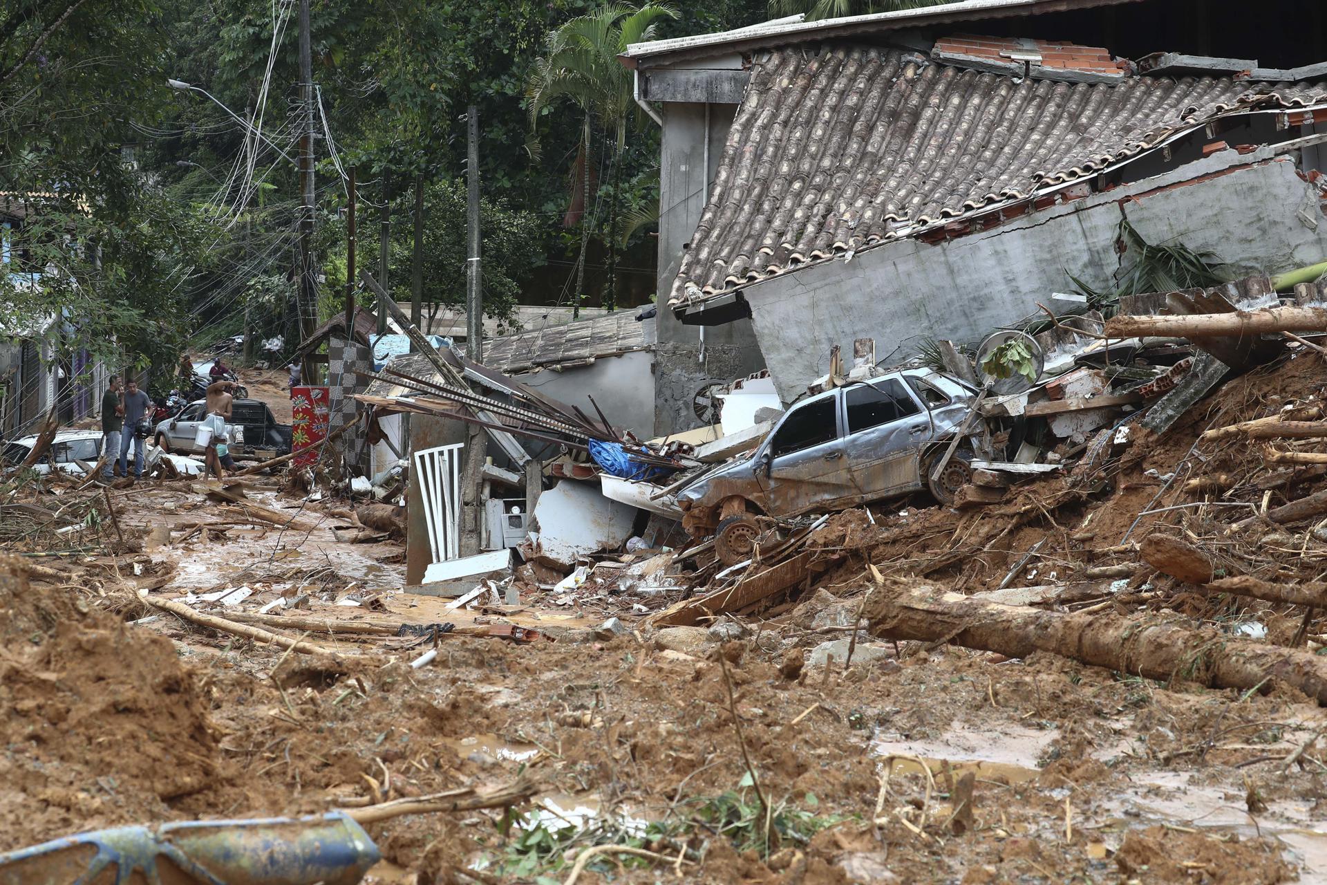 Fuertes lluvias en el sureste de Brasil causan la muerte de al menos 12 personas