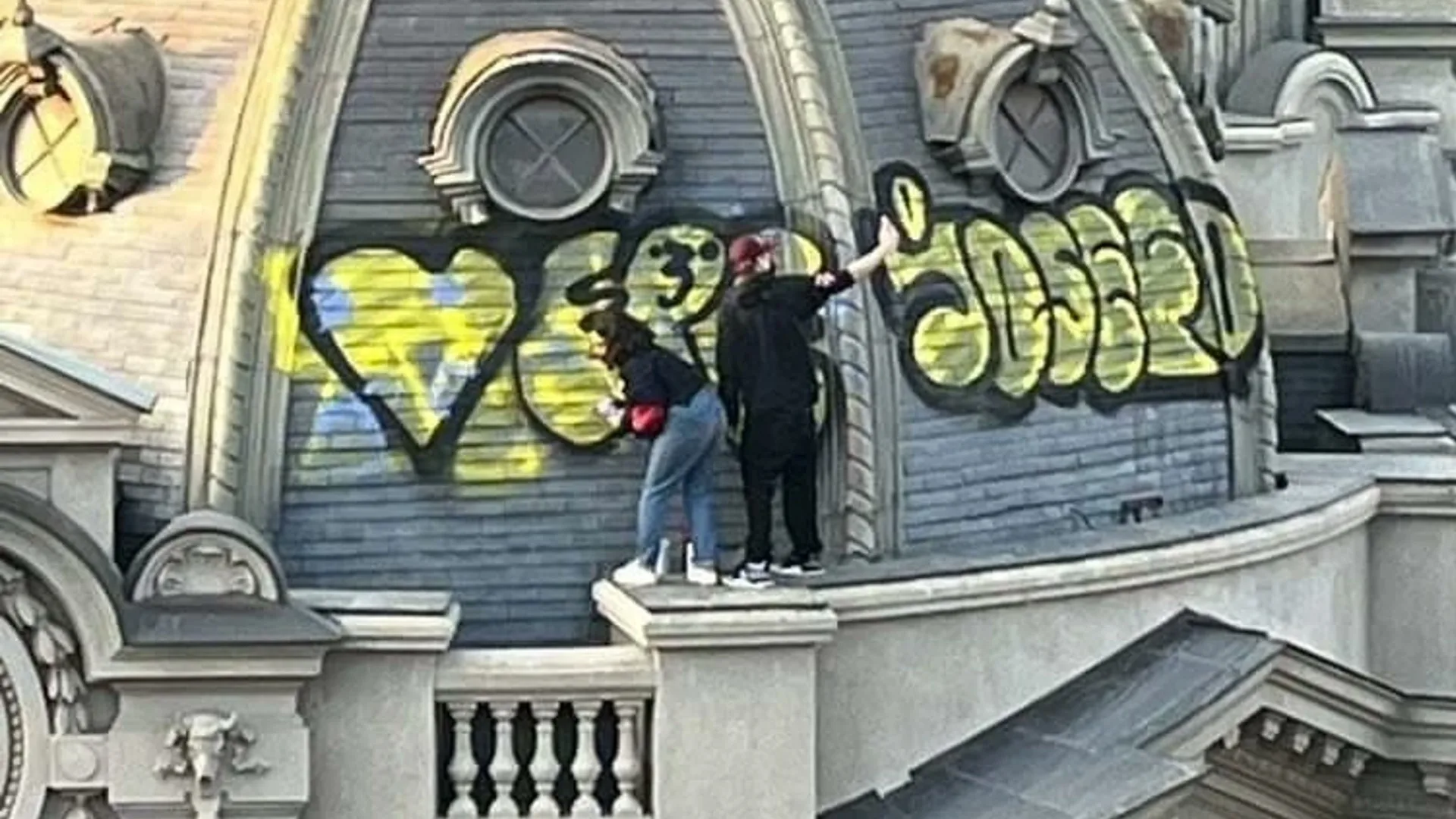 Detenido por vandalismo en el Museo Nacional de Bellas Artes: Hallan armas y drogas entre sus pertenencias