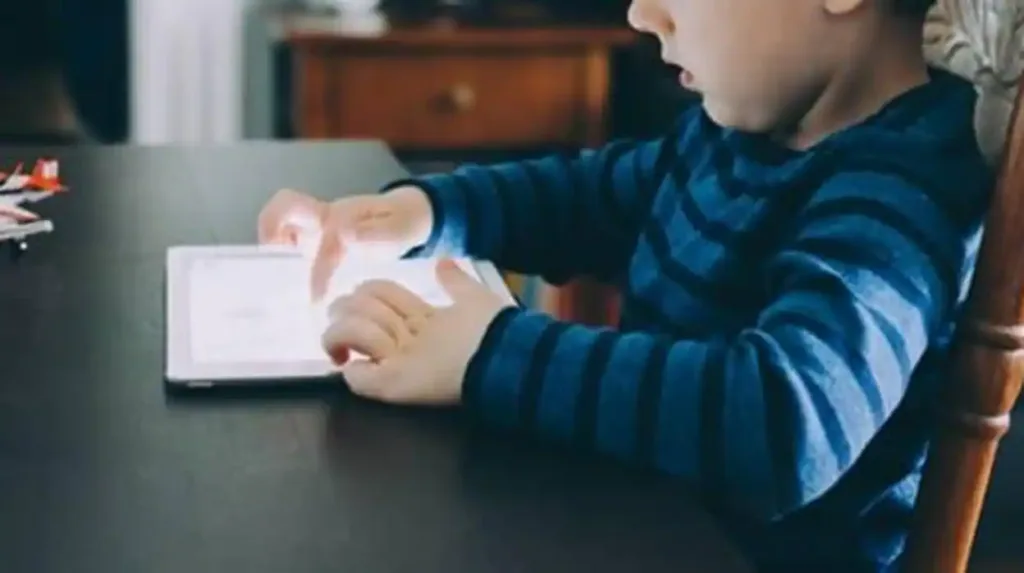 Un sexto de la infancia detrás de las pantallas: Impacto y recomendaciones