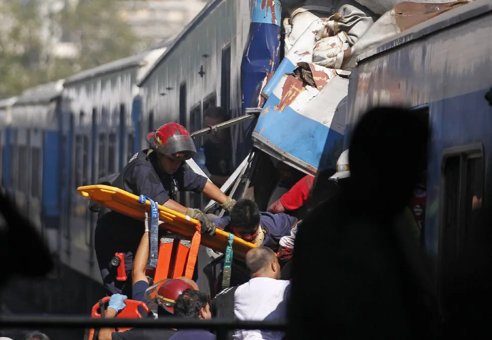 Choque de Trenes en Buenos Aires: Decenas de Heridos y Explosión