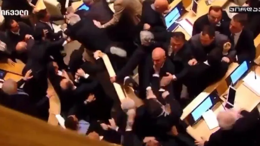 Disputa en Parlamento de Georgia por Aprobación de ‘Ley Rusa’ sobre Agentes Extranjeros