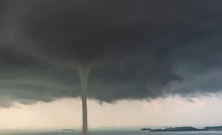Alerta meteorológica: Posibles trombas marinas y tornados en varias regiones del país