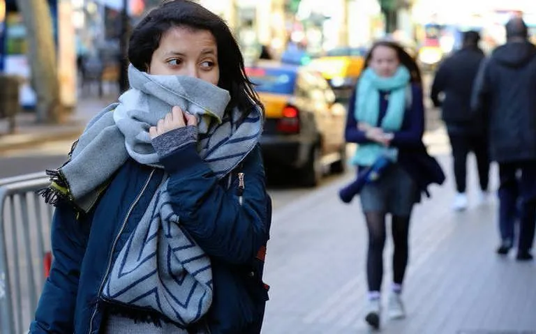 Santiago Enfrenta la Mayor Ola de Frío Otoñal en 70 Años