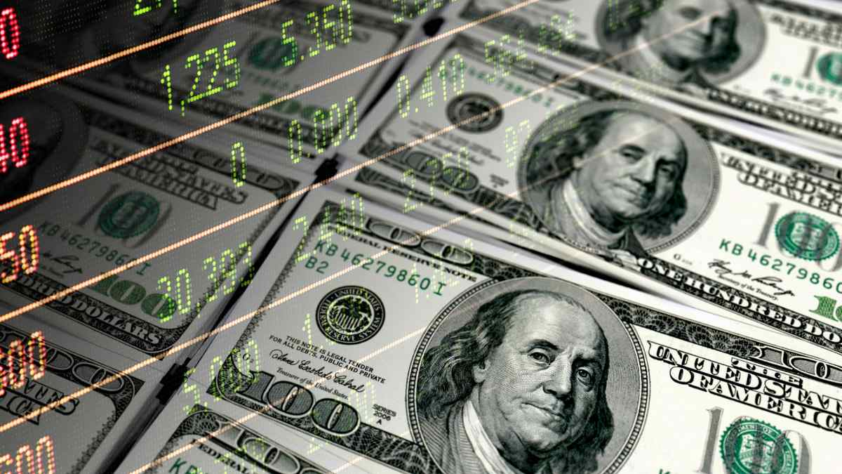 Tendencia a la baja: El dólar abre por debajo de los $900 y se mantiene estable