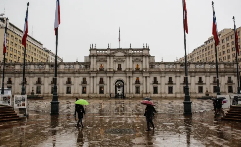 Alarma Meteorológica en 4 regiones, incluida la Metropolitana: Pronóstico de lluvias intensas