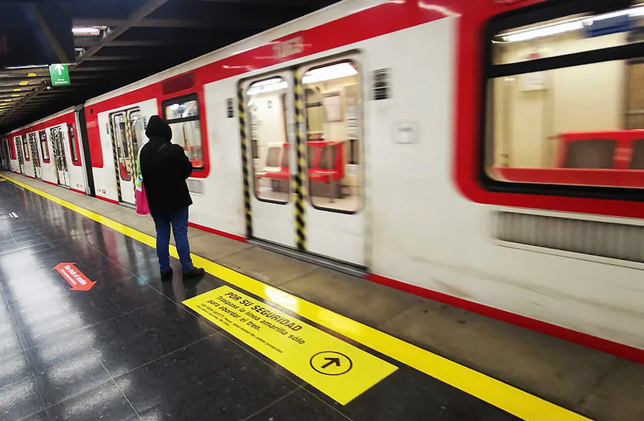 Jeannette Sandoval, deportista paralímpica, denuncia abandono tras atentado en el metro