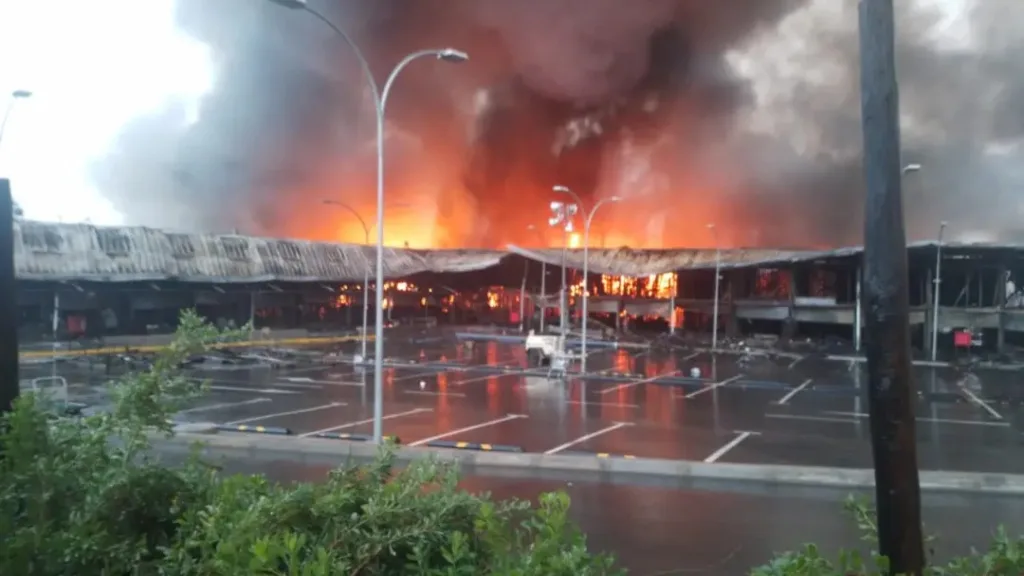 Se reactiva incendio en la Feria de Abastos de Illapel