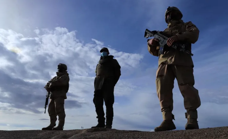 Ejército y Carabineros detienen a 16 personas y decomisan 13 camiones en la frontera con Bolivia