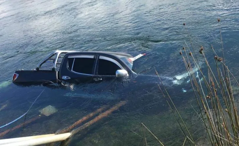 Continúa Búsqueda de Mujer que Cayó en Camioneta al Río San Pedro en Los Lagos
