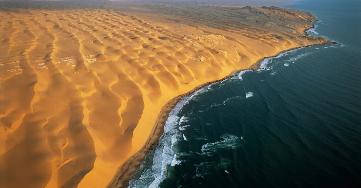 Namibia: Donde el desierto se encuentra con el mar