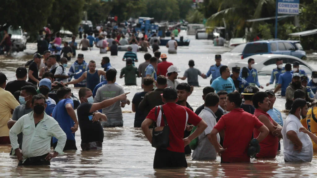 Centroamérica en Alerta por Fuertes Lluvias: Un Fallecido y Evacuaciones Preventivas