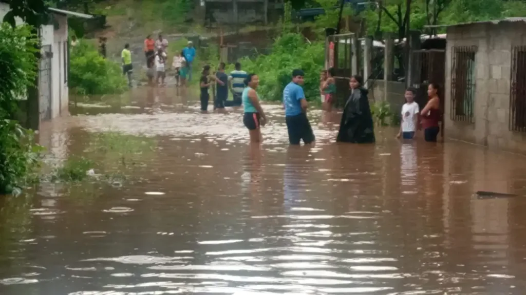 Guatemala en Crisis: Lluvias Extremas Dejan un Millón de Afectados y Graves Daños