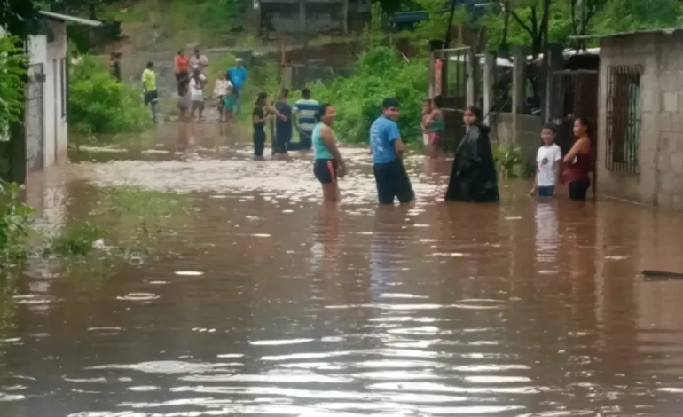 Guatemala en Crisis: Lluvias Extremas Dejan un Millón de Afectados y Graves Daños